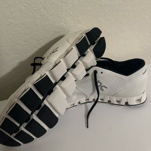 ON Cloud Running Womens Cloud X Mesh White Black Trainers 10.5 US